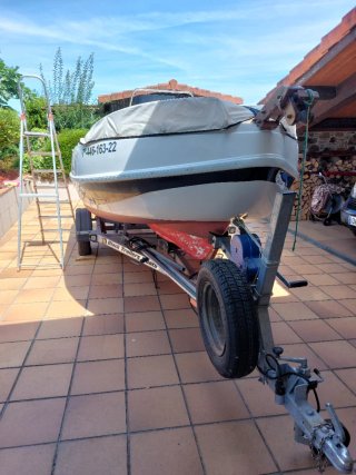 Embarcación fueraborda Voraz 450