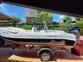 Embarcación fueraborda Voraz 450