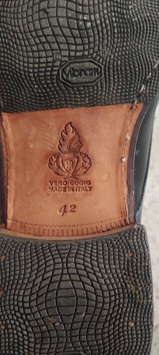 Zapatos de vestir negros con suela Vibram