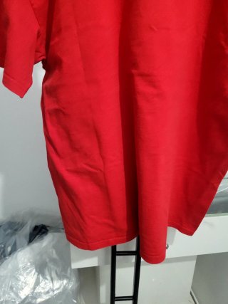 Camiseta Nike Roja Logo Plateado