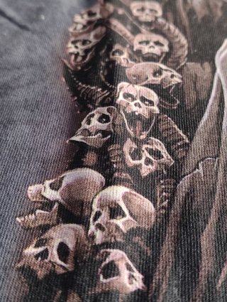 Camiseta The Mountain Calavera Trono Muerte