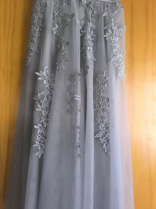 Vestido de fiesta gris