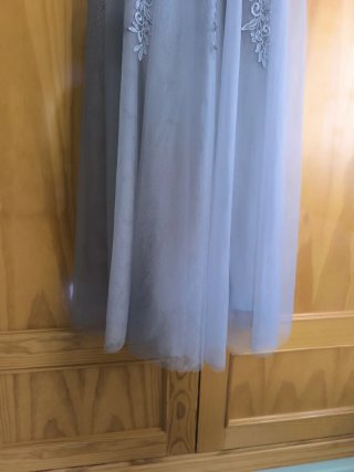 Vestido de fiesta gris