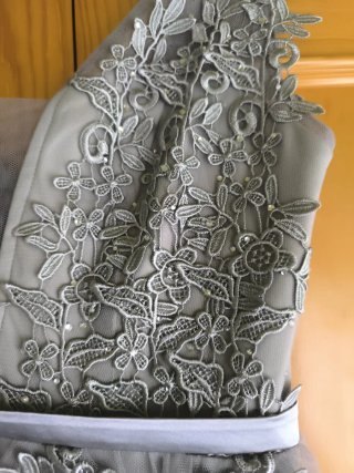 Vestido de fiesta gris