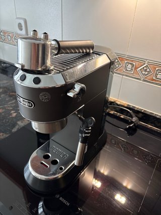 Cafetera y Molinillo De’Longhi Dedica Style