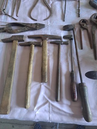 Herramientas Antiguas Variadas