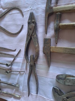 Herramientas Antiguas Variadas