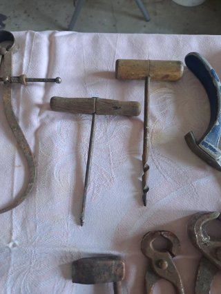 Herramientas Antiguas Variadas