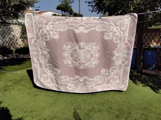Colcha rosa y blanca con diseño floral Reversible