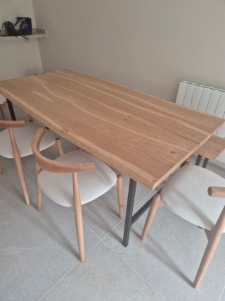 Mesa comedor roble natural y banco