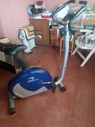 Bicicleta Estática Azul y Gris