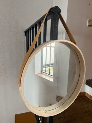 Espejo redondo madera y cuero