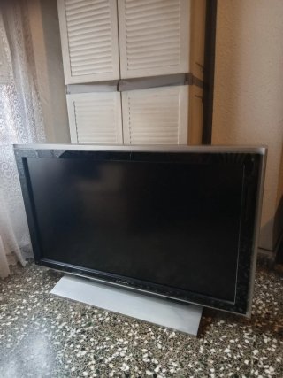 Televisor LG Negro y Plateado
