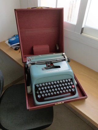 Máquina de escribir Olivetti Studio 44