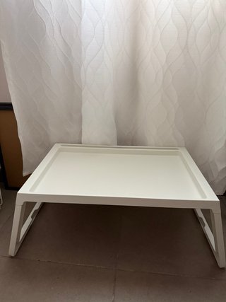 Mesa auxiliar para sofá o cama