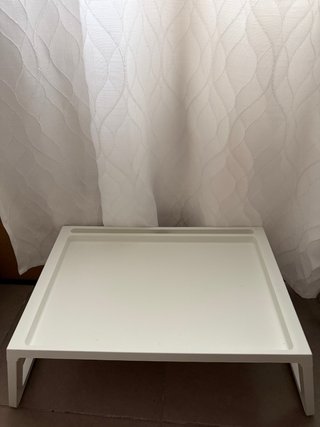 Mesa auxiliar para sofá o cama