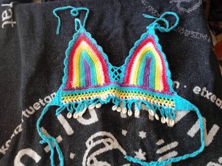 Top de crochet multicolor conchas