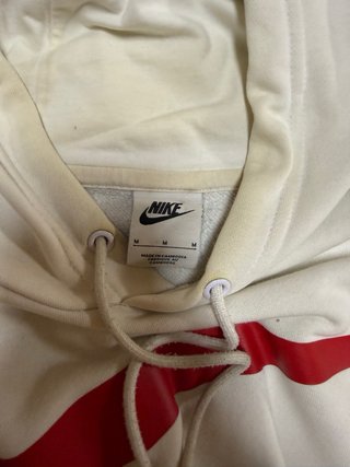 Sudadera Nike Blanca con Detalles Rojos