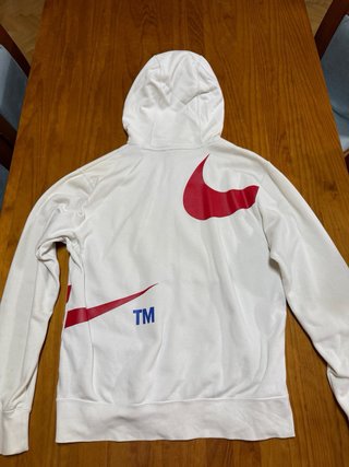 Sudadera Nike Blanca con Detalles Rojos
