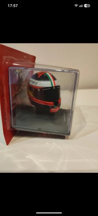 Casco Carlos Sainz 2021 Spark 1/5 Ferrari