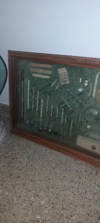 Cuadro Colección Objetos Médicos Antiguos