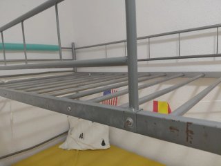 Litera metálica gris GRATIS