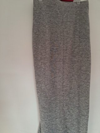 Falda gris fruncida