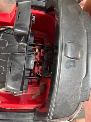 Coche a batería rojo