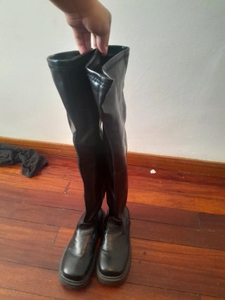 Botas altas de cuero negras talla 36