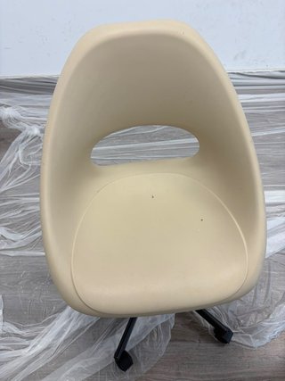 Silla de escritorio con ruedas beige