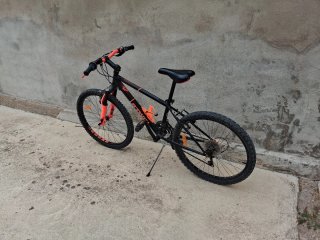 Bicicleta BTWIN Negra y Naranja