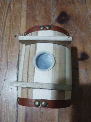 Hucha de madera tipo tonel