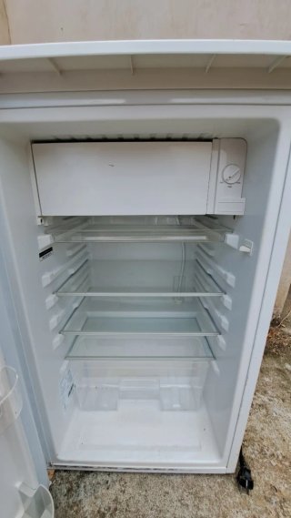 Nevera Edesa con pequeño congelador