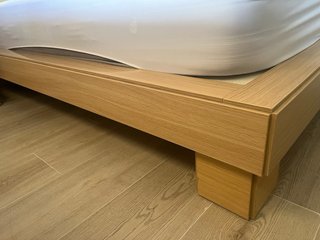 Conjunto Cama + Mesitas Madera Clara