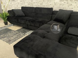 Sofá-rinconera en negro terciopelo