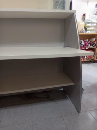 Escritorio de oficina beige y gris
