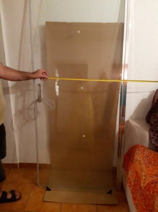 Mampara de cristal ,borde plateado