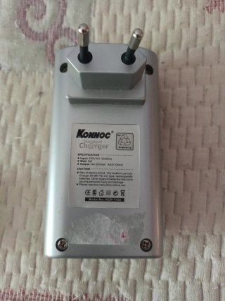 Cargador Pilas AA/AAA KONNOC