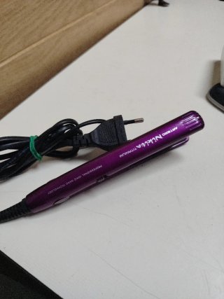 Plancha de pelo Nikki viaje morado