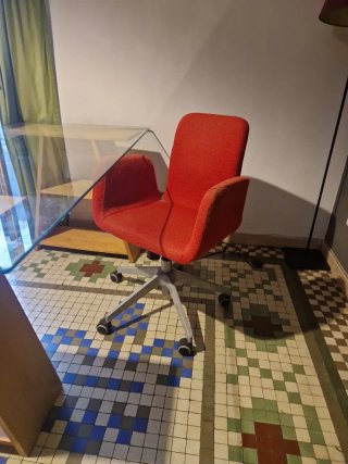 Escritorio, Silla, Lámpara Ikea y protector mesa