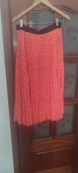 Falda estampada naranja .