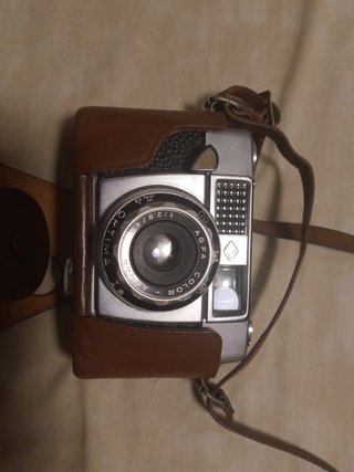 Cámara Agfa Vintage con Funda Cuero y Flash
