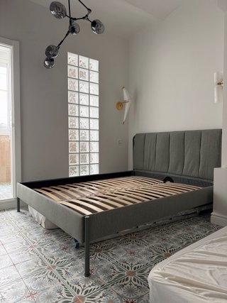 Cama tapizada verde Ikea TÄLLÅSEN 160x200