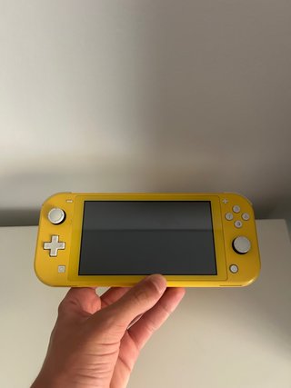Nintendo Switch Lite Amarillo + Funda