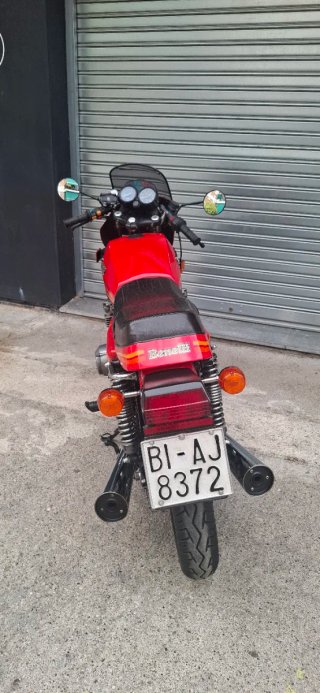 Benelli 654 Sport Roja y Dorada