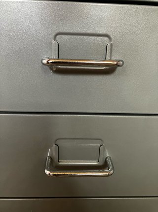 Cajonera metálica con ruedas