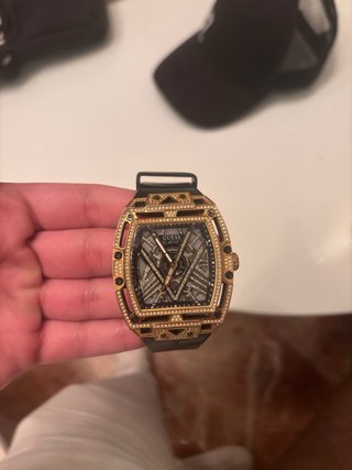 Reloj Guess Dorado y Negro