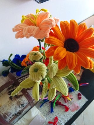 Fiori in ciniglia fatti a mano tutte misure , lung