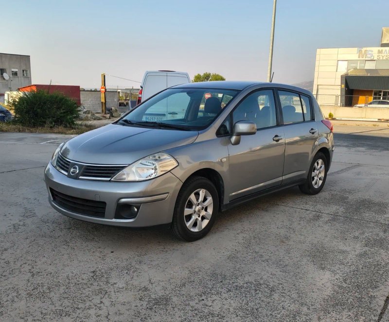 Nissan Tiida 2009 - foto 1