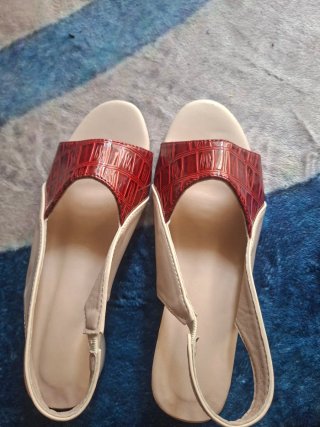 Sandalias Beige y Rojas Talla 37